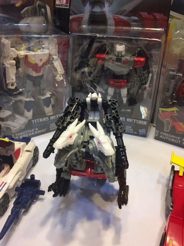 New In Hand Images Of Titans Return Deluxe Autobot Hot Rod And Twinferno  (2 of 10)
